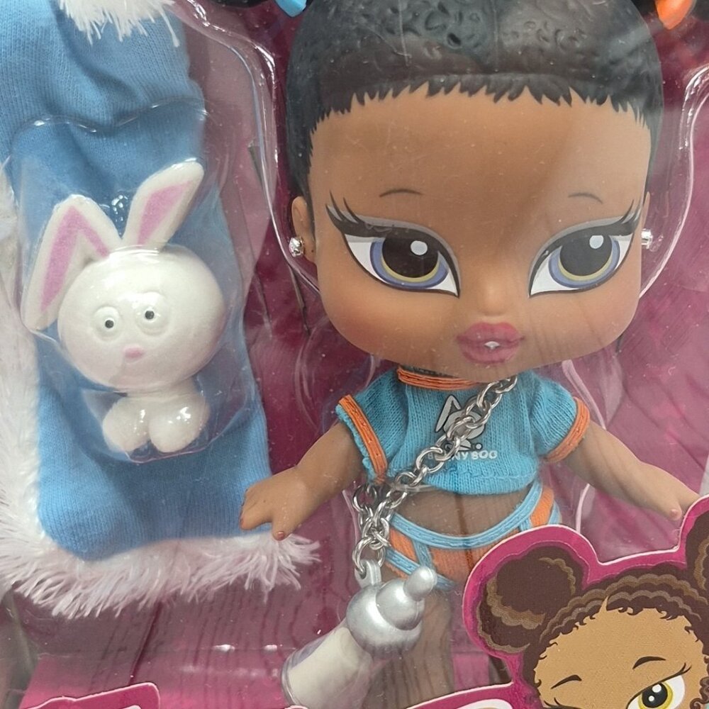 Bratz Babyz Sasha Collectible Fashion Doll with Real Fashions and Pet Sealed Box - Picture 2 of 6